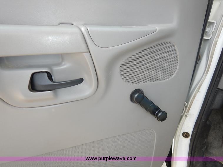 image for item I5064 2002 Ford 800 bus