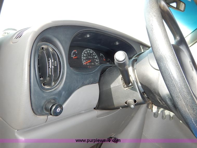 image for item I5064 2002 Ford 800 bus