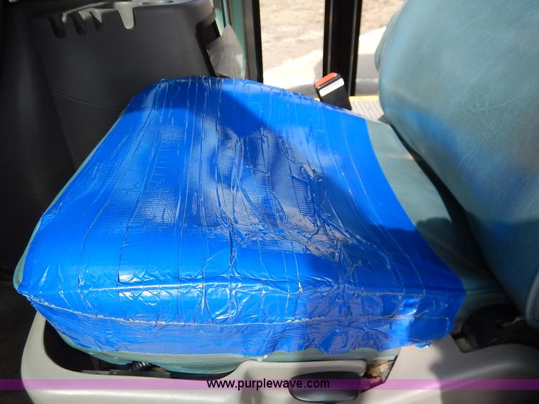 image for item I5064 2002 Ford 800 bus