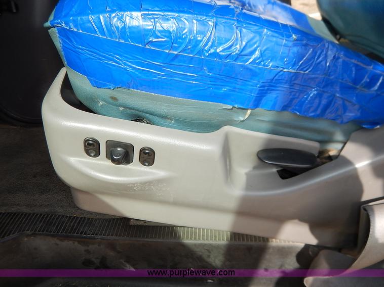 image for item I5064 2002 Ford 800 bus