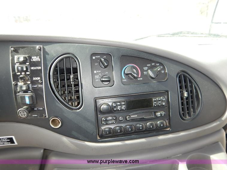 image for item I5064 2002 Ford 800 bus