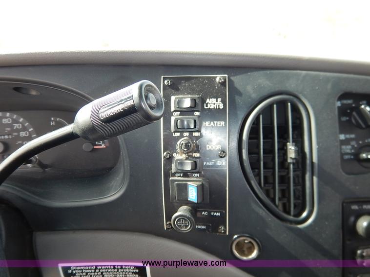 image for item I5064 2002 Ford 800 bus