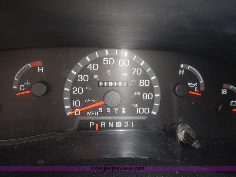 image for item I5064 2002 Ford 800 bus