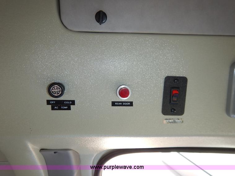 image for item I5064 2002 Ford 800 bus