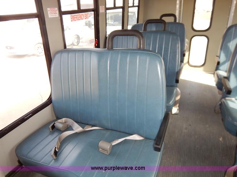 image for item I5064 2002 Ford 800 bus