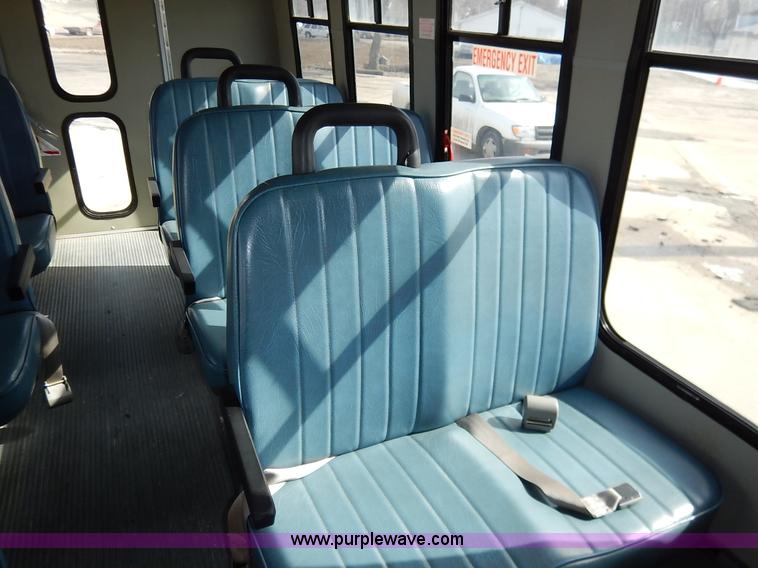 image for item I5064 2002 Ford 800 bus