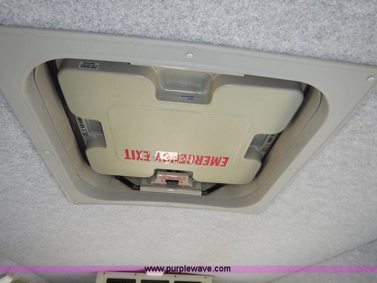 image for item I5064 2002 Ford 800 bus