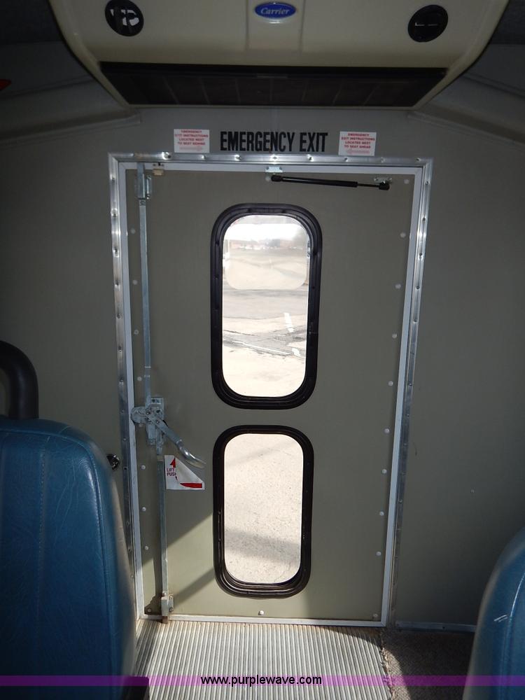 image for item I5064 2002 Ford 800 bus