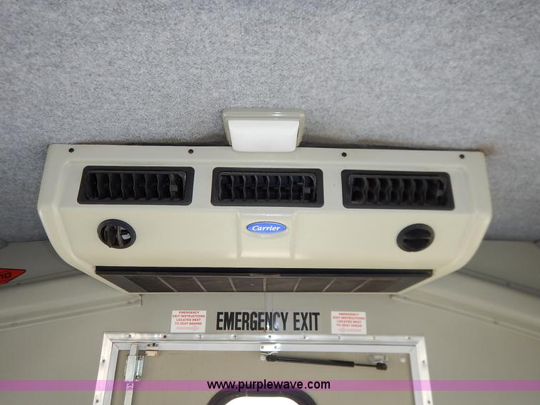image for item I5064 2002 Ford 800 bus