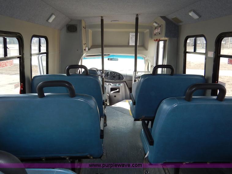 image for item I5064 2002 Ford 800 bus