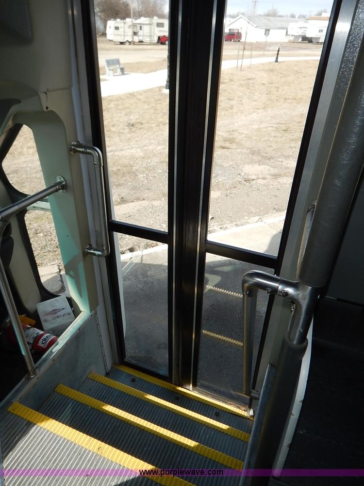 image for item I5064 2002 Ford 800 bus