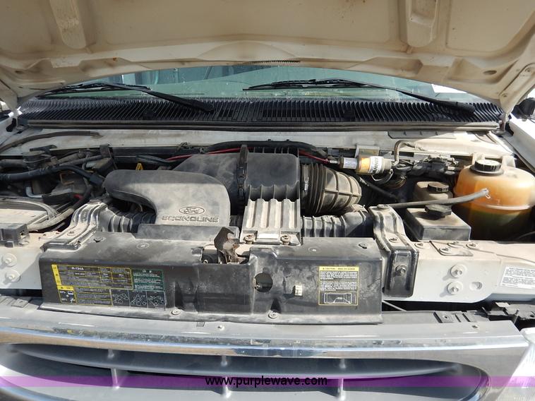 image for item I5064 2002 Ford 800 bus