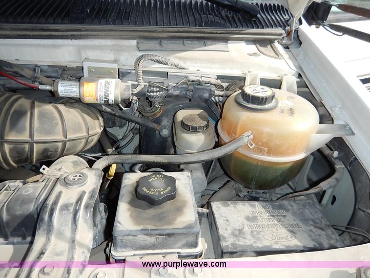 image for item I5064 2002 Ford 800 bus