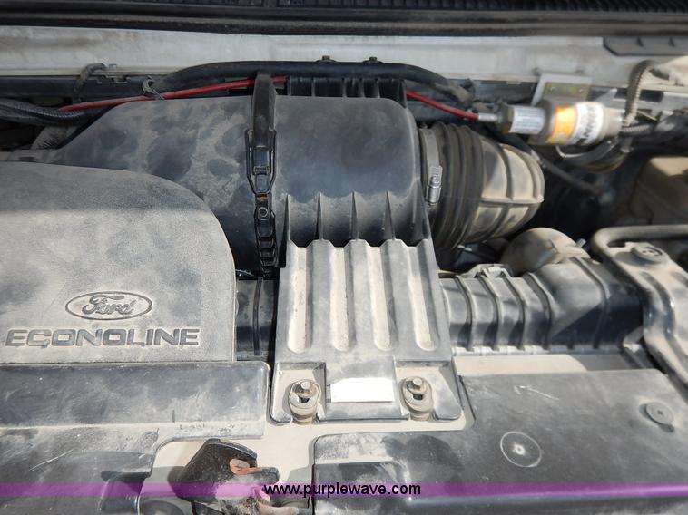 image for item I5064 2002 Ford 800 bus