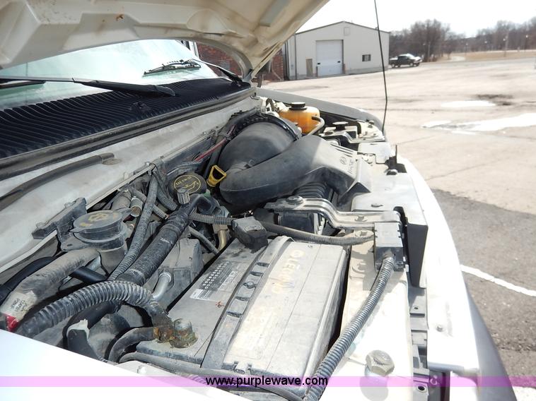 image for item I5064 2002 Ford 800 bus