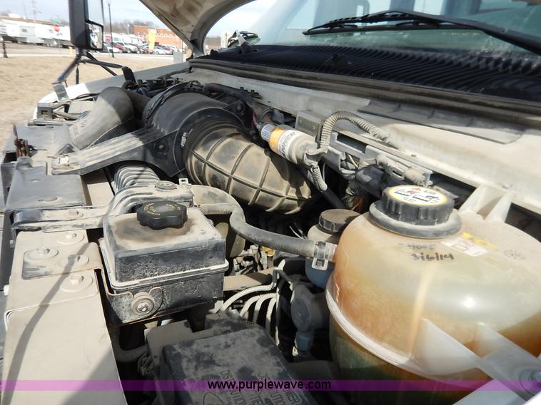 image for item I5064 2002 Ford 800 bus