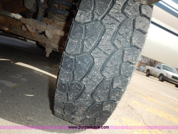 image for item I5064 2002 Ford 800 bus