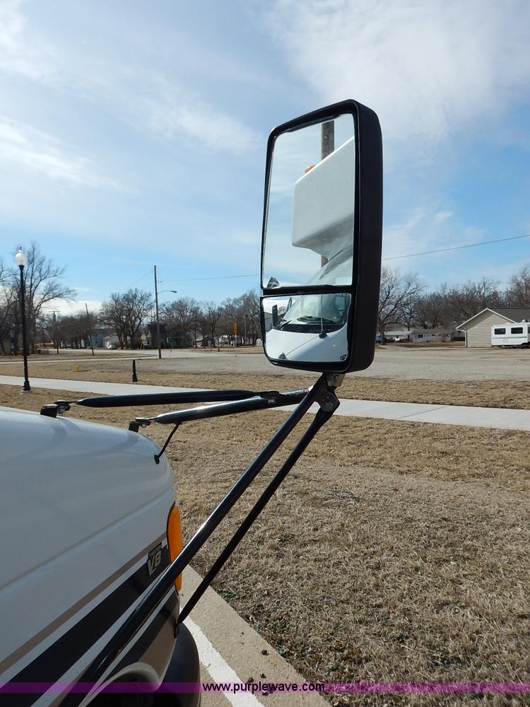 image for item I5064 2002 Ford 800 bus