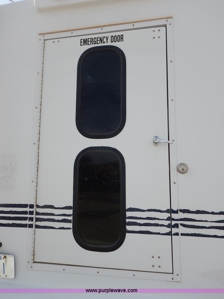 image for item I5064 2002 Ford 800 bus