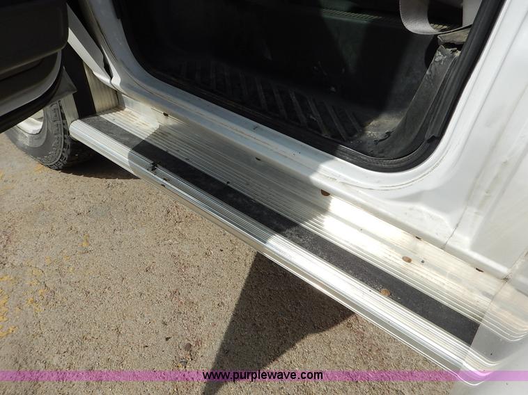 image for item I5064 2002 Ford 800 bus