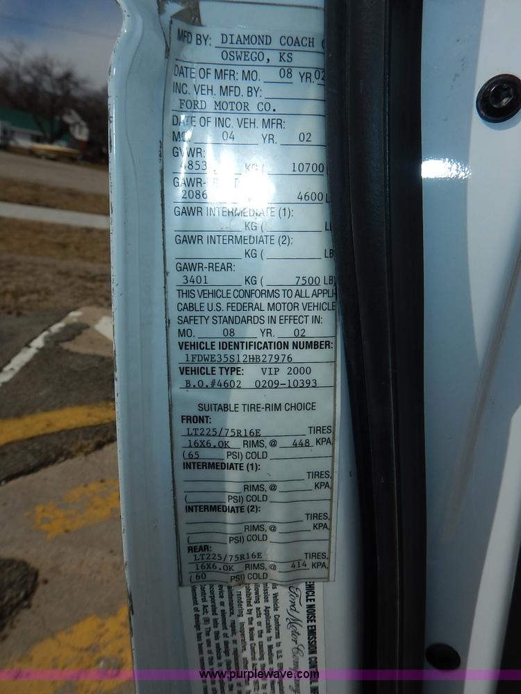 image for item I5064 2002 Ford 800 bus