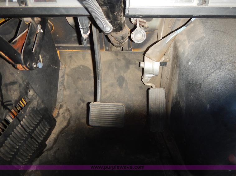 image for item I5068 2004 International 3800 Blue Bird school bus