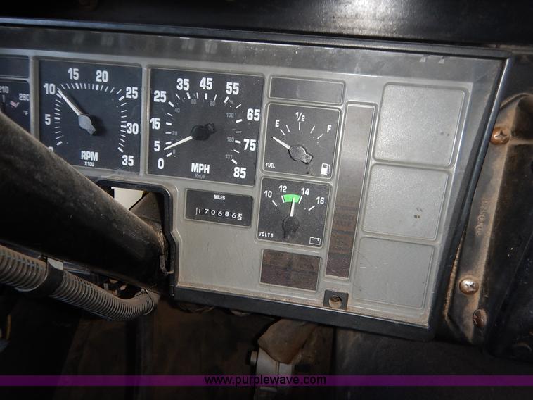 image for item I5068 2004 International 3800 Blue Bird school bus