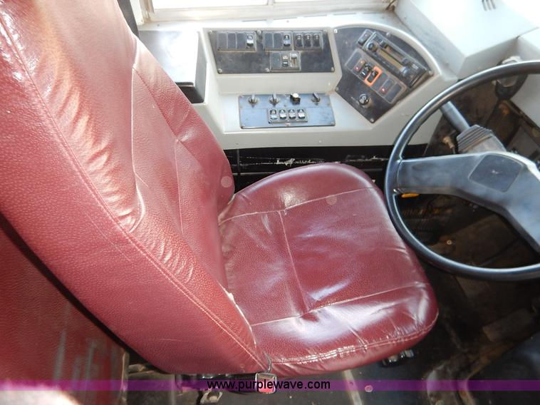 image for item I5068 2004 International 3800 Blue Bird school bus