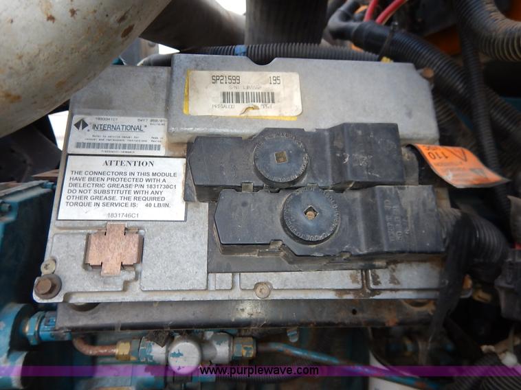 image for item I5068 2004 International 3800 Blue Bird school bus