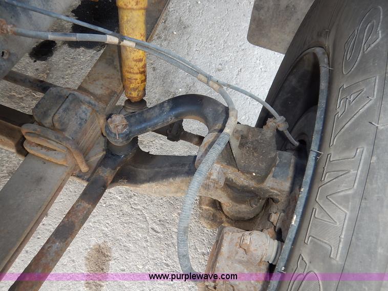 image for item I5068 2004 International 3800 Blue Bird school bus