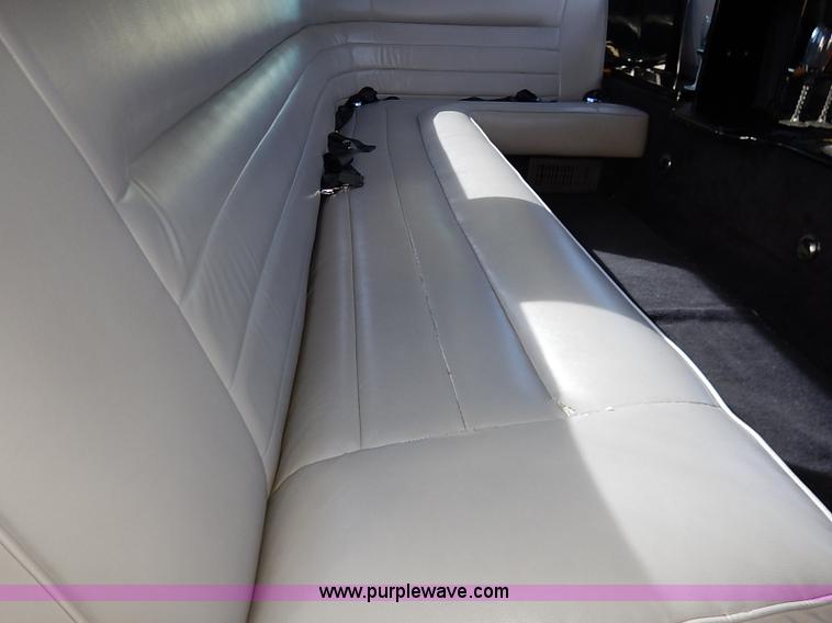 image for item I5116 1999 Lincoln Town Car Executive limousine