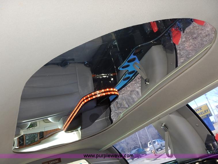 image for item I5116 1999 Lincoln Town Car Executive limousine