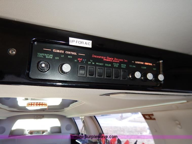 image for item I5116 1999 Lincoln Town Car Executive limousine