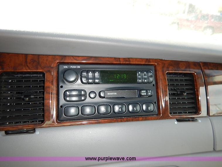 image for item I5116 1999 Lincoln Town Car Executive limousine