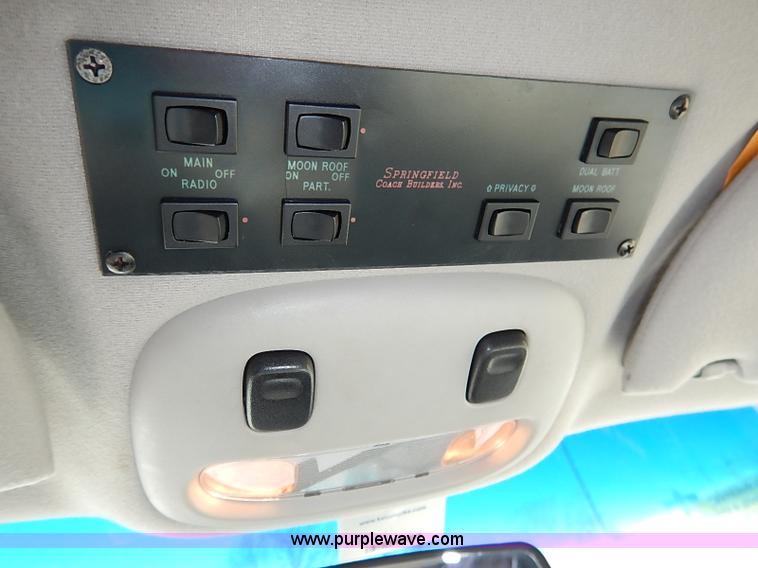 image for item I5116 1999 Lincoln Town Car Executive limousine