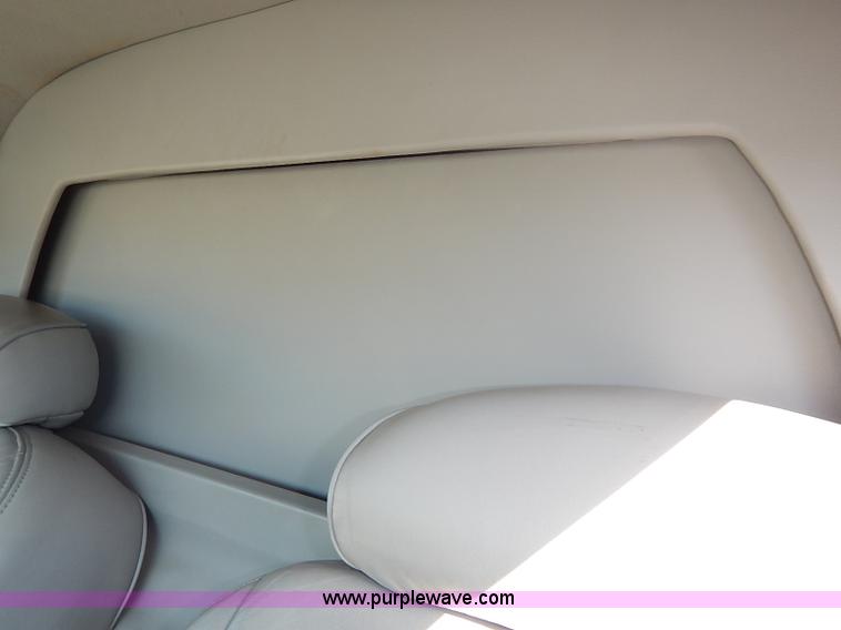 image for item I5116 1999 Lincoln Town Car Executive limousine