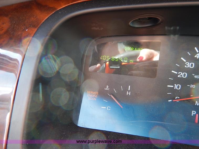 image for item I5116 1999 Lincoln Town Car Executive limousine