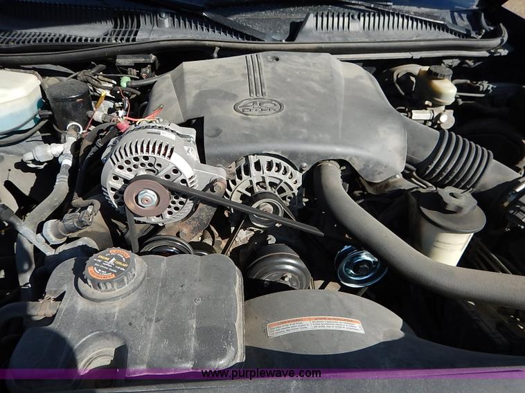 image for item I5116 1999 Lincoln Town Car Executive limousine