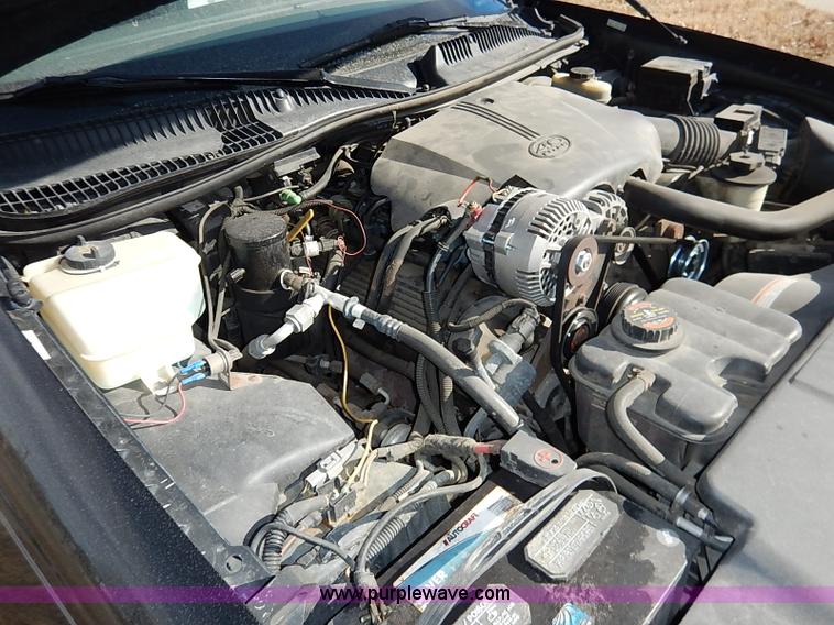 image for item I5116 1999 Lincoln Town Car Executive limousine