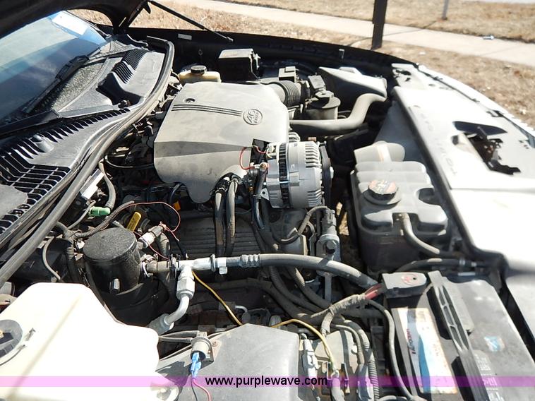 image for item I5116 1999 Lincoln Town Car Executive limousine