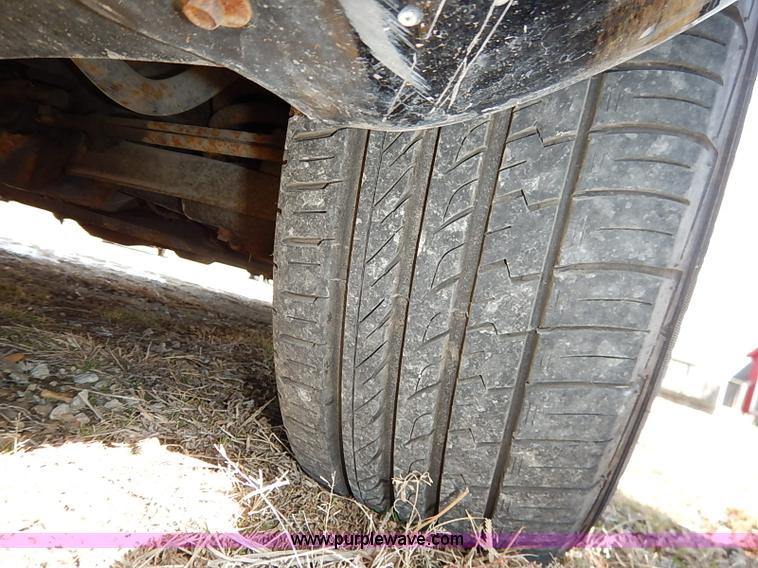 image for item I5116 1999 Lincoln Town Car Executive limousine