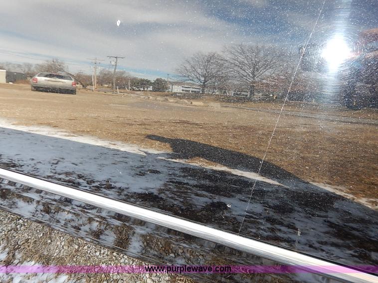 image for item I5116 1999 Lincoln Town Car Executive limousine