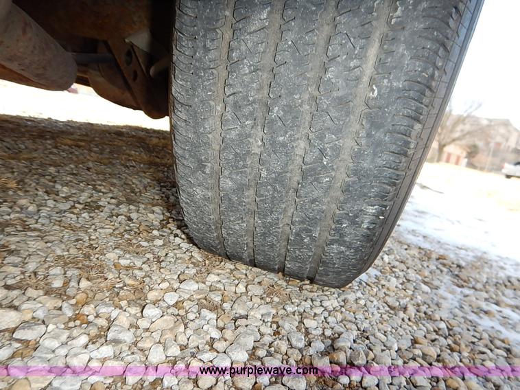 image for item I5116 1999 Lincoln Town Car Executive limousine