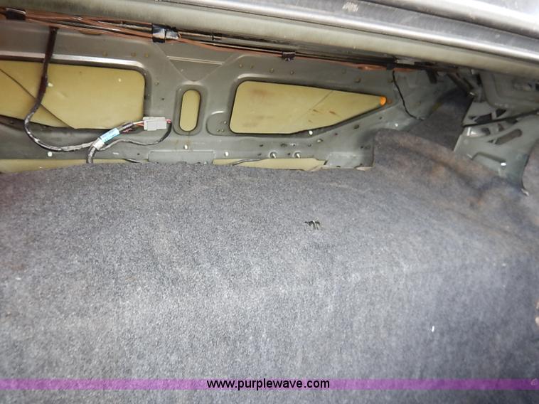 image for item I5116 1999 Lincoln Town Car Executive limousine