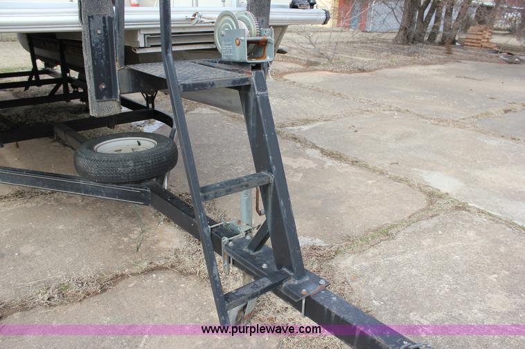 image for item J2291 2000 Voyager VS21 pontoon boat