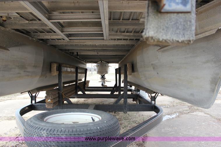 image for item J2291 2000 Voyager VS21 pontoon boat