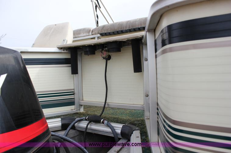 image for item J2291 2000 Voyager VS21 pontoon boat