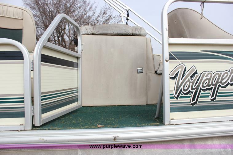 image for item J2291 2000 Voyager VS21 pontoon boat