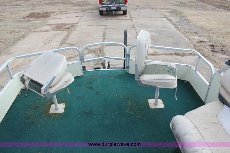 image for item J2291 2000 Voyager VS21 pontoon boat