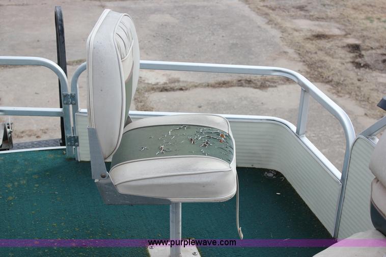 image for item J2291 2000 Voyager VS21 pontoon boat